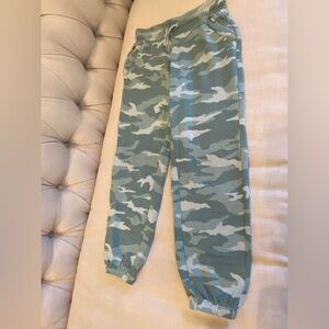 Cozy athleta joggers. Very good condition.